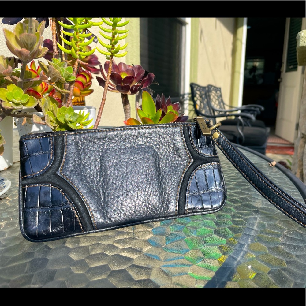 HOBO International pebble leather wristlet clutch Black NEW CONDITION!